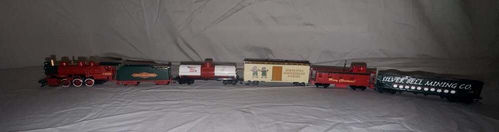 Bachmann Jingle Bell Express Christmas Model Train Set